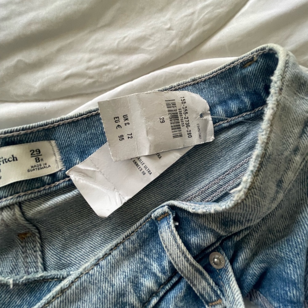 ABERCROMBIE 90’S STRAIGHT ULTRA HIGH RISE JEANS - Picture 2 of 4
